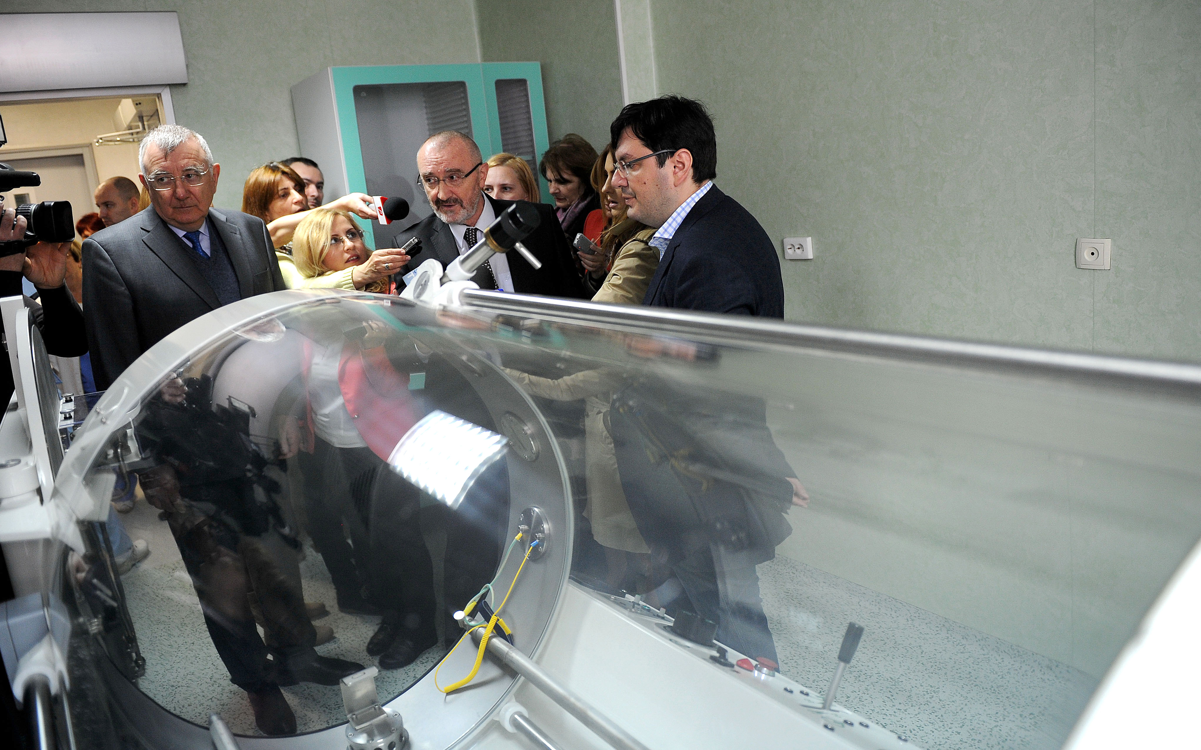 Toate echipamentele din Sectia de Arsi de la Floreasca au iesit din garantie INAINTE sa fie folosite. Decizia luata de Guvern