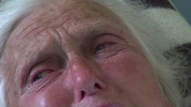 Batrana internata in spital dupa ce a fost atacata de caini, pe o strada, in Galati. "Daca nu era nimeni, ma mancau"