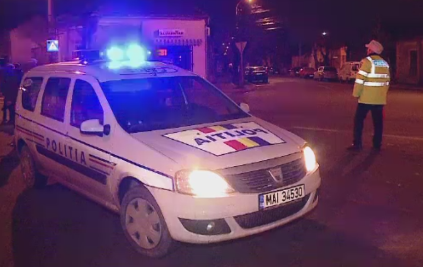 Ancheta a politiei in urma unei inregistrari in care un tanar dezbracat este batut de agenti in Bucuresti