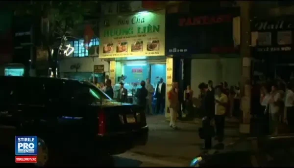 Barack Obama a luat cina la un restaurant modest din Vietnam. Costul total: 6 dolari