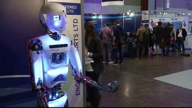 Primul robot din lume care stie sa recunoasca emotiile umane, prezentat la un targ din Paris. Cu ce inventie au venit rusii
