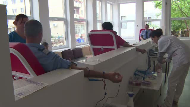 Jandarmii de la Targu Jiu au mers sa doneze sange. Situatia din spitale este dramatica din cauza numarului mic de donatori