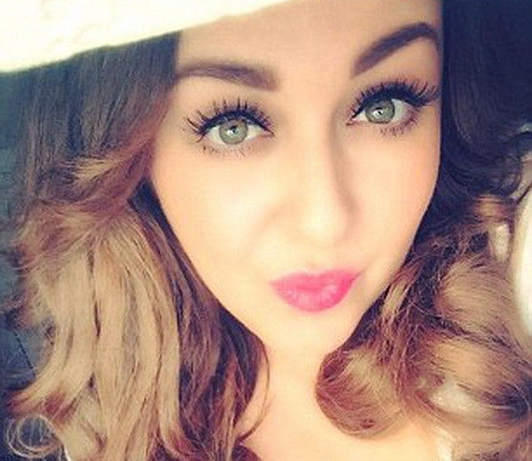 O tanara a comandat doua perne de pe internet, dar cand a deschis coletul a avut un soc: ce a descoperit inauntru