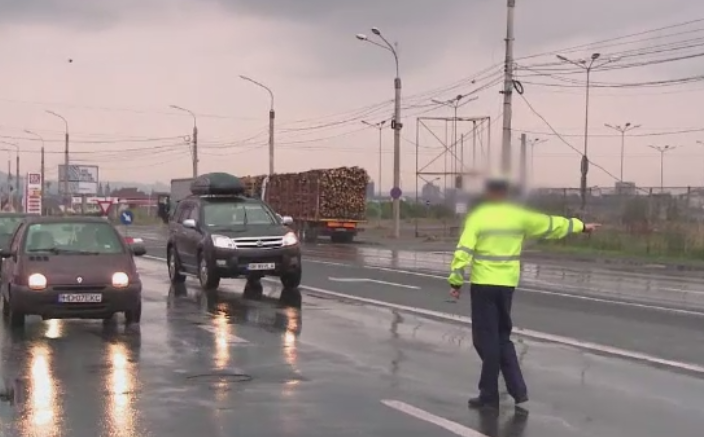 Politist din Sibiu, trimis in judecata pentru ca a fost prea "intelegator" cu soferii care gresisera