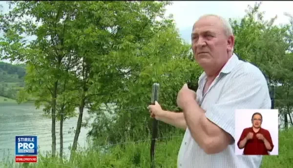 Aparea ca o fantoma de sub ape, dar acum a disparut complet. Misterul Bisericii Catolice inghitite de lacul Bezid