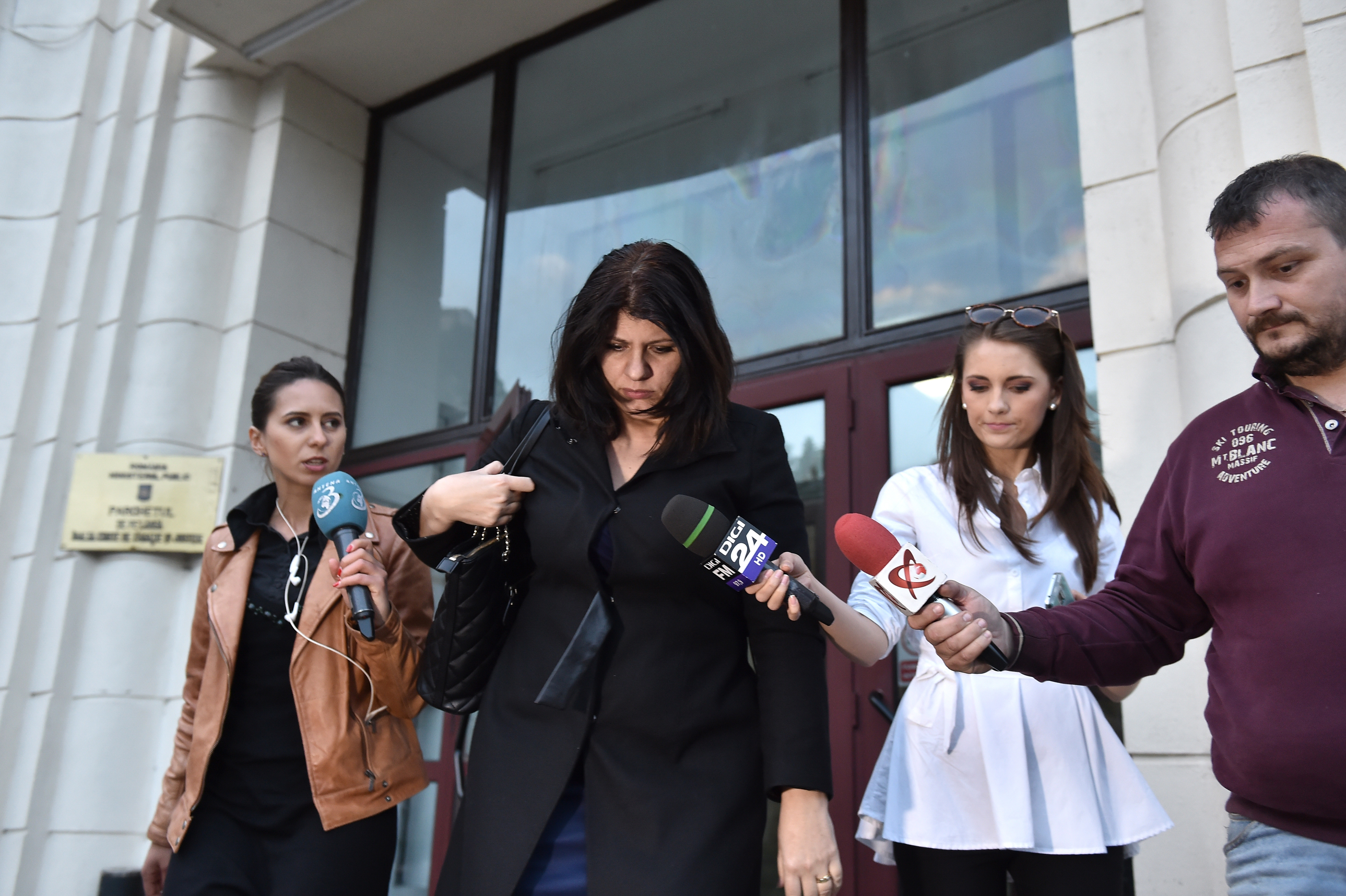 Flori Dinu, directoarea Hexi Pharma, retinuta in dosarul dezinfectantilor diluati. Procurorii cer arestarea ei