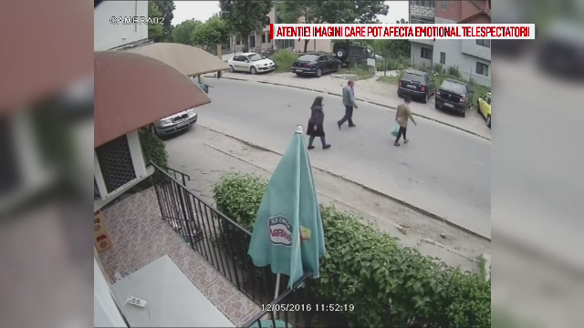 Accident filmat in Craiova. Trei oameni au fost spulberati pe trotuar de un sofer de 18 ani, cu permis de 3 saptamani