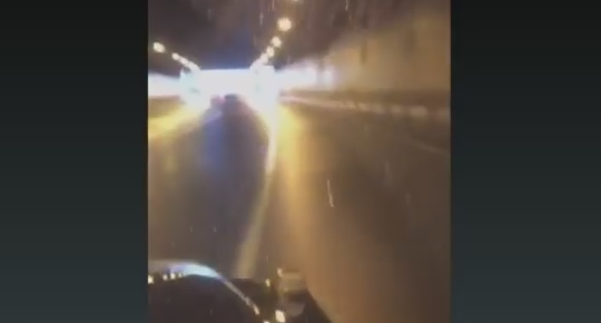 Si-au batut joc de politie si au transmis totul pe internet. Isprava unor tineri de bani gata din Rusia