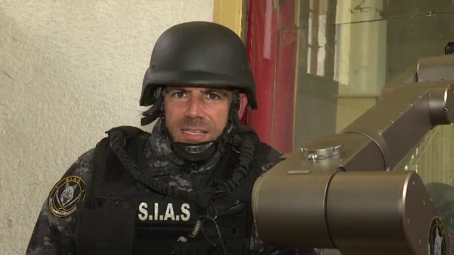 Experiment. Dragos Bucurenci a intrat, timp de patru ore, in rolul unui luptator SIAS: Un super erou, cu 36 kg de uniforma