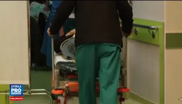 A ajuns la spital pentru a doua oara, injunghiat de sotie: El munceste, ea sta degeaba. Ce a suparat-o pe femeia din Iasi