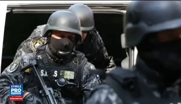 Experiment. Dragos Bucurenci a intrat, timp de patru ore, in rolul unui luptator SIAS: Un super erou, cu 36 kg de uniforma