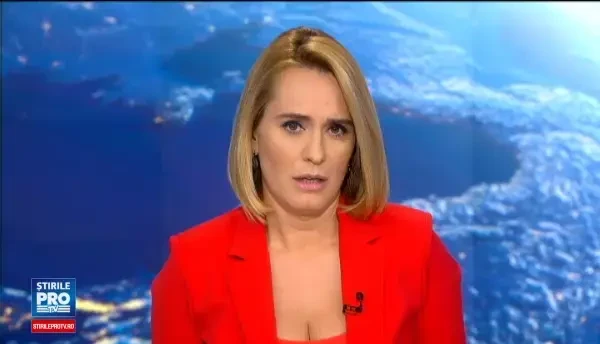 Momentul in care o ambarcatiune cu sute de migranti se rastoarna in largul coastei libiene. Sunt cel putin sapte morti