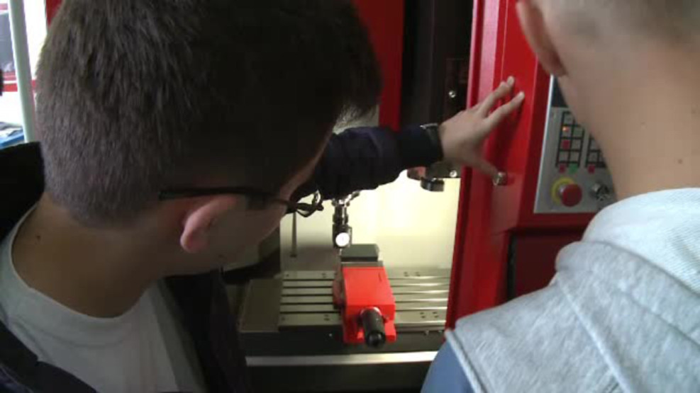 Ministerul Educatiei se incapataneaza sa produca someri cu diplome. Solutia firmelor straine care au nevoie de specialisti