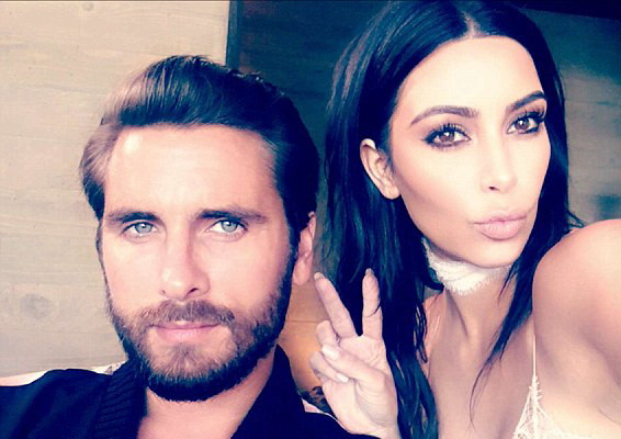 Rochia transparenta prin care s-a vazut aproape tot. Cum a aparut Kim Kardashian in plina zi, pe strada