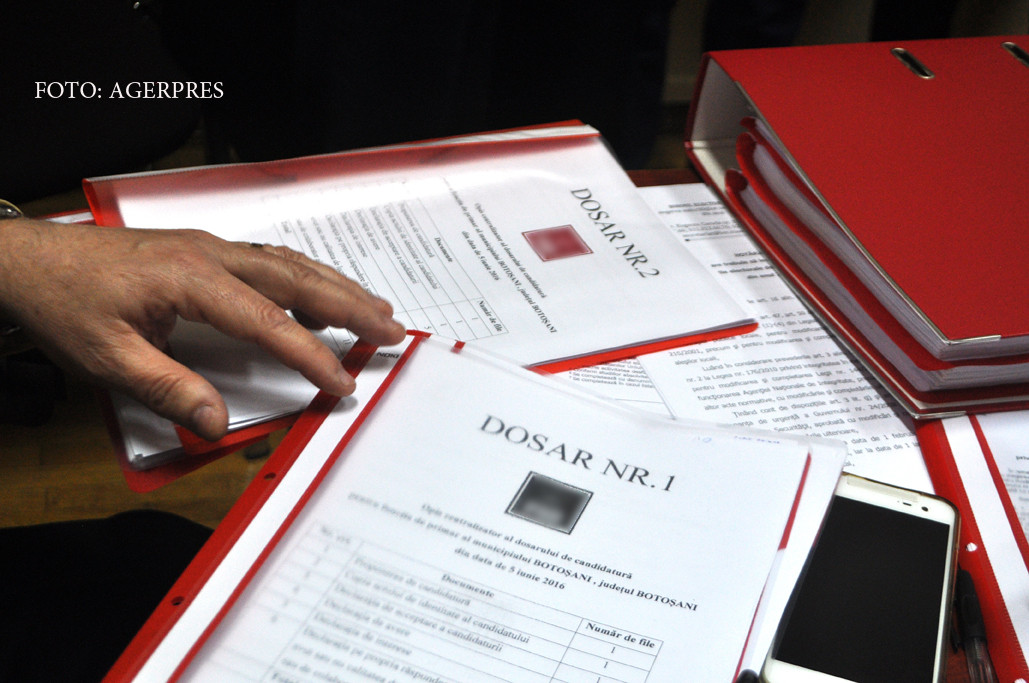 Sute de candidaturi cu probleme la alegerile locale. Primar pentru 2 partide, consilier la limita majoratului