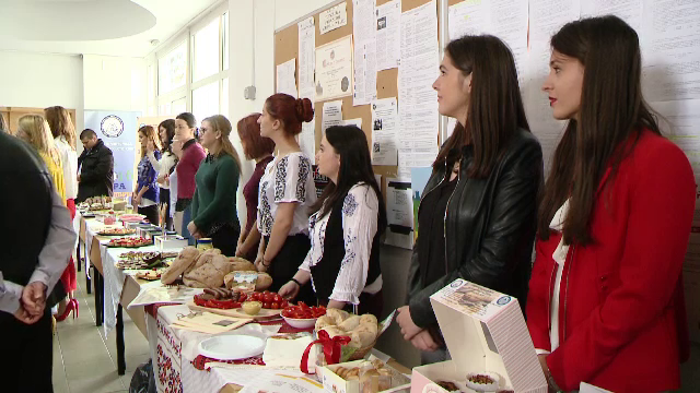 Ciololata cu argint si carnati condimentati cu ghimbir, "inventiile" studentilor din Timisoara, la un concurs de gatit