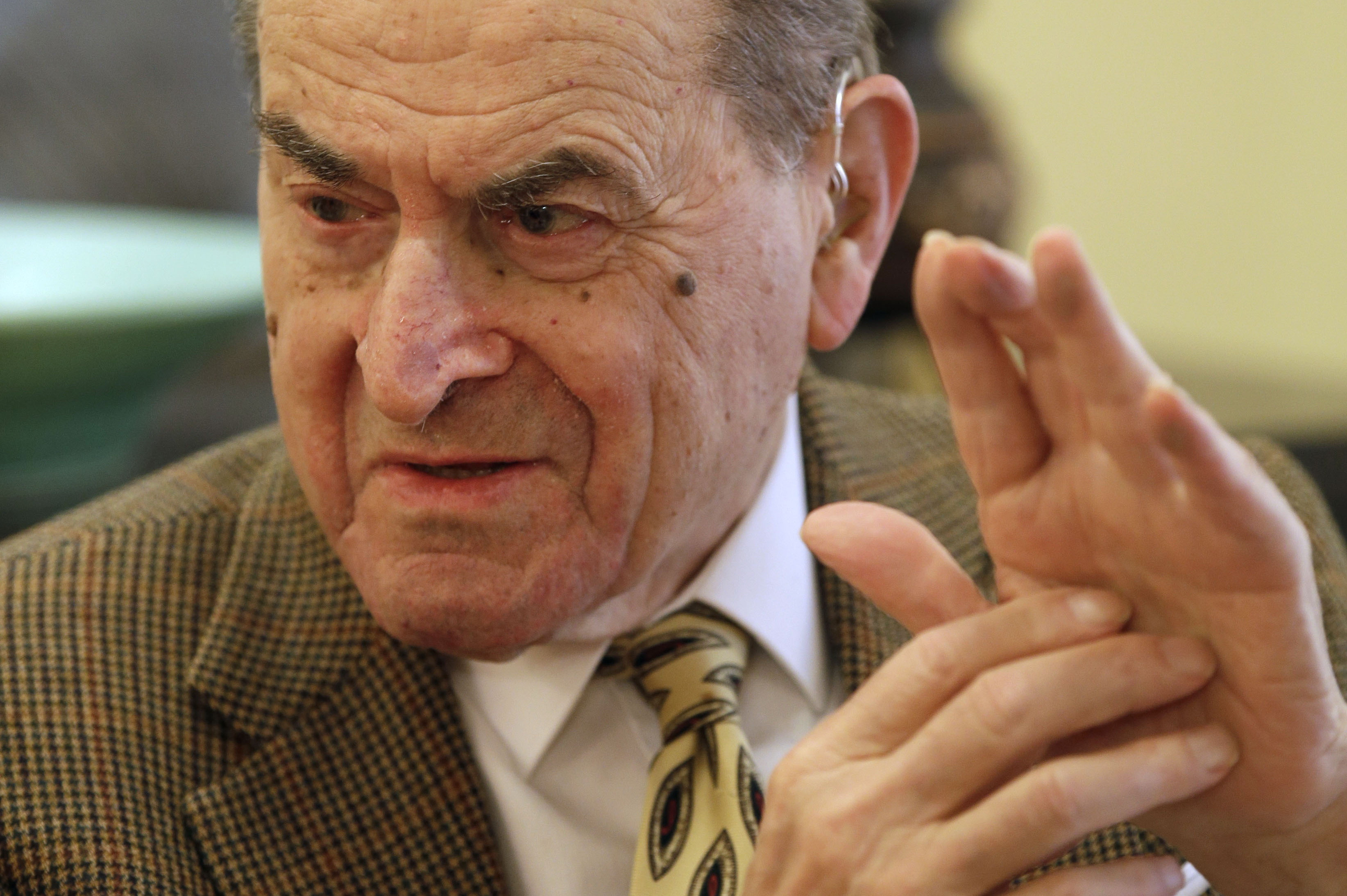 Medicul Henry Heimlich a salvat o femeie care s-a inecat cu un hamburger, folosind manevra care ii poarta numele