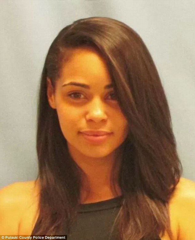 Cea mai sexy detinuta. Imaginea din arest a acestei tinere a creat nebunie pe internet: cum arata