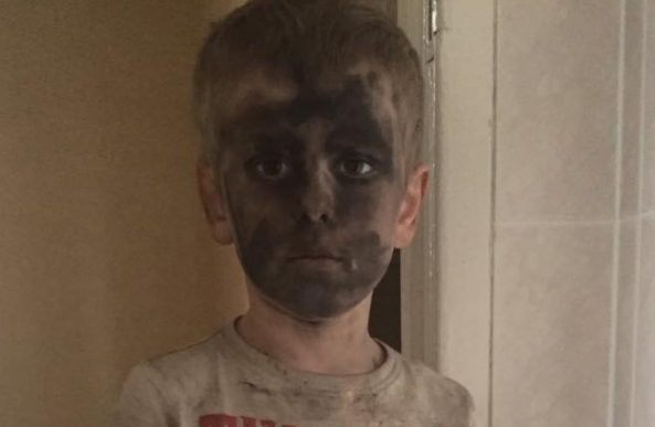 L-a lasat singur acasa, dar cand a venit acasa a avut un soc: cum l-a gasit mama pe baietel. Poza a devenit viral