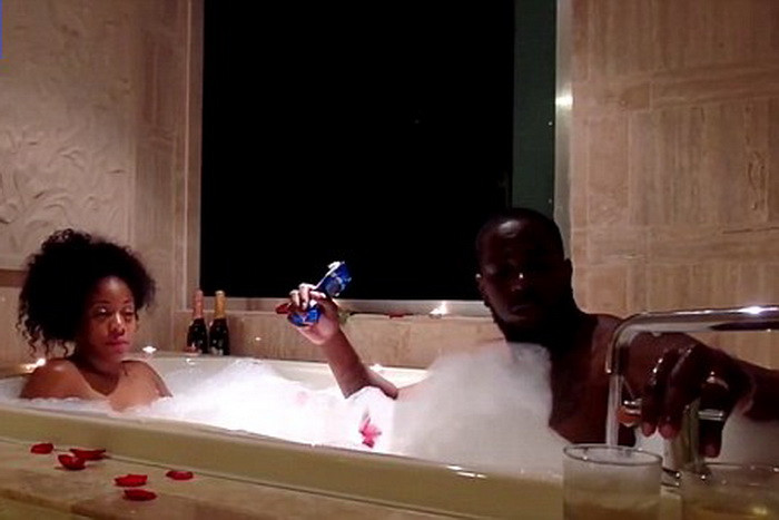 Au vrut sa faca o baie romantica, dar totul a luat o intorsatura neasteptata. Ce s-a intamplat cu cei doi. VIDEO