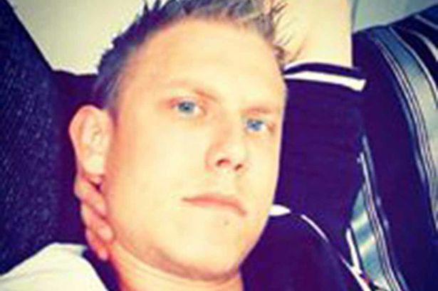 S-a dus la o intalnire cu doua femei pentru o partida amoroasa, dar cand a ajuns in casa lor a avut un soc. A fugit imediat