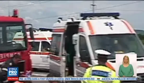 Doua persoane au murit intr-un accident, la intrare in Pitesti. Soferul a intrat pe contrasens si a izbit puternic o duba