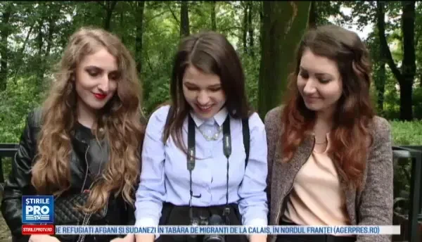 Pasiunea aparte care a facut-o cunoscuta pe Adriana in lume. Studenta din Iasi si galeria ei impresionanta de poze cu usi