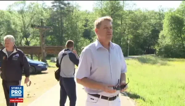 Klaus Iohannis si-a sustinut sotia la Semimaratonul Sibiului: Am venit pe bicicleta si plec pe bicicleta