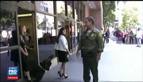 Amber Heard il acuza pe Johnny Depp ca a lovit-o cu telefonul mobil. A adus la tribunal fotografii in care apare cu vanatai