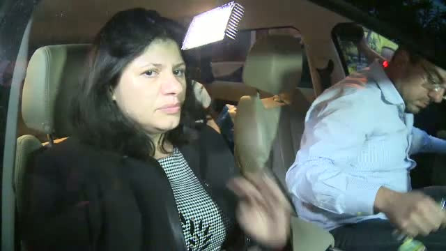 Flori Dinu, directoarea Hexi Pharma, a fost asteptata de sotul ei la iesirea din arest. Ce a declarat jurnalistilor