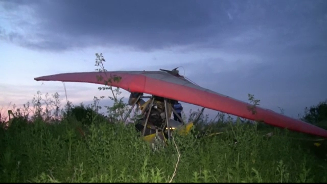Incident grav pe aerodromul de la Vadeni. Un deltaplan s-a zdrobit de pamant dupa ce pilotul a ratat aterizarea
