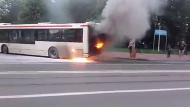 Momente de groaza in Iasi, unde un autobuz plin cu calatori a luat foc. Cine este considerat responsabil pentru incident