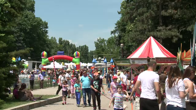 Harap Alb si-a mutat regatul in centrul Bucurestiului. Cum s-au distrat micutii la Festivalul Copiilor din Herastrau