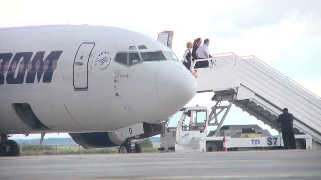 "Daca noi nu suntem in aer, nimeni nu e in siguranta". Misiunea echipajului de pe singurul avion de calibrare din Romania