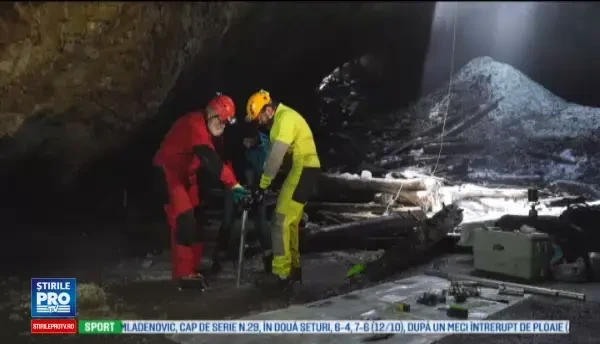 Pestera Focul Viu din Apuseni adaposteste un bloc de gheata vechi de peste 3000 de ani. Ce incearca acum cercetatorii sa afle