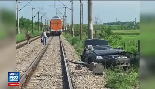 Doi morti si un grav ranit dupa ce un sofer grabit a fost spulberat de tren. Ce povesteste mecanicul locomotivei