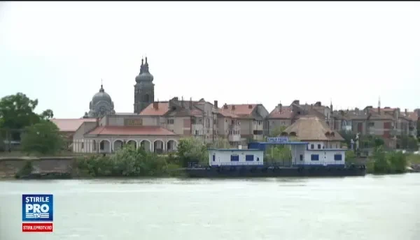 Manastiri mici ascunse printre stuf si rezervatii de pelicani. Atractiile din cel mai putin circulat brat al Dunarii