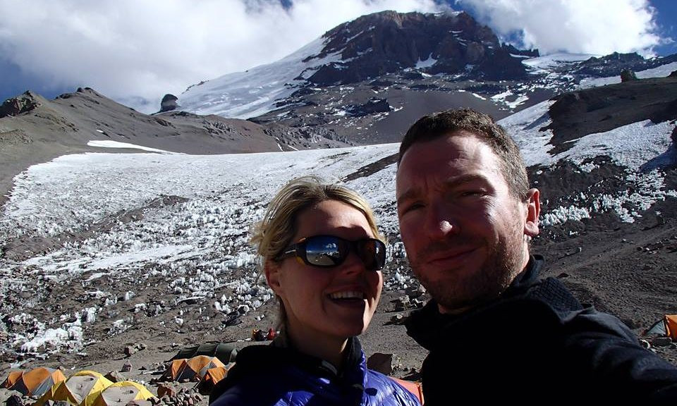 Dezvaluirile emotionante facute de sotul profesoarei care si-a pierdut viata pe Everest. "A murit in bratele mele"