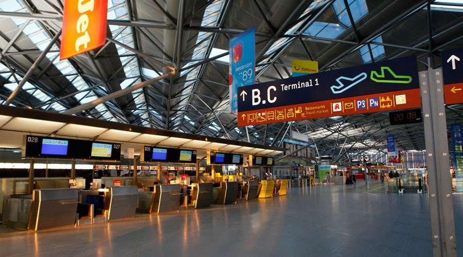 Alerta de securitate pe aeroportul din Koln. Un barbat care a intrat intr-o zona restrictionata a fost arestat si interogat