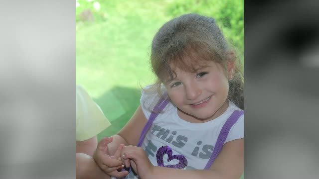 Dosar penal in cazul fetitei de sapte care a murit dupa ce a sarit de pe o trambulina. Legistii au stabilit cauza mortii