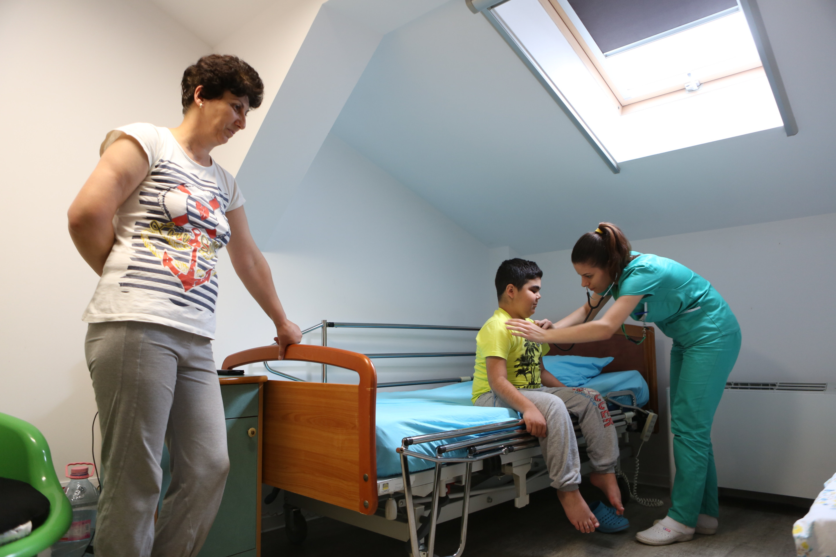 Cum ii puteti ajuta pe copiii care sufera de boli incurabile. O zi de tratament costa 80 de euro in cazul lor