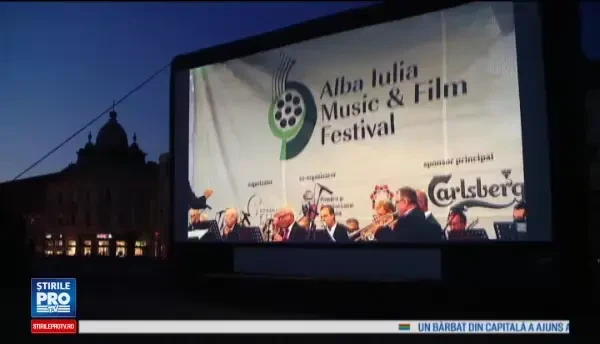 Aproape 2000 de cinefili au umplut centrul Clujului in a treia seara la TIFF. Turist: