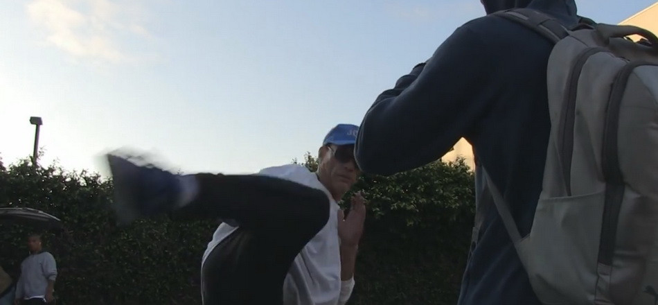 Omul care poate sa da palme cu piciorul revine! Cum poate Jean-Claude Van Damme sa loveasca cu piciorul la 55 de ani