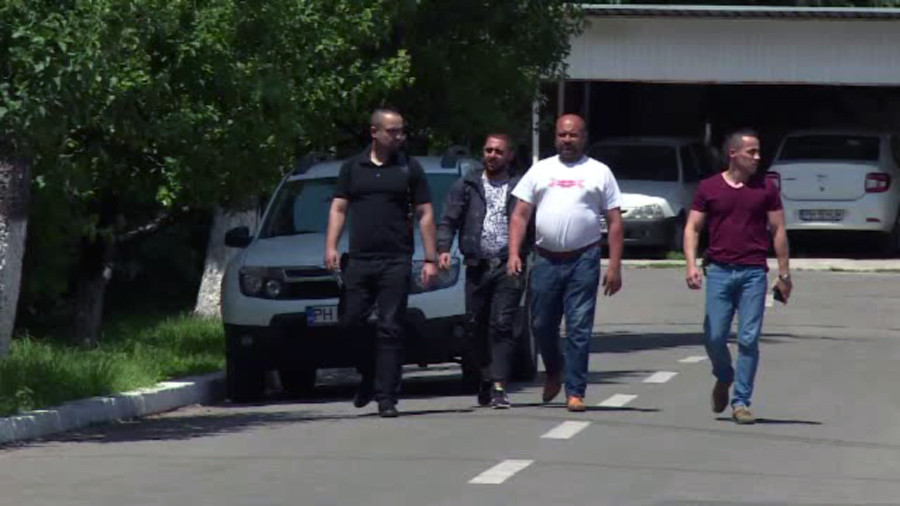 Actiune in forta a politiei impotriva clanurilor de interlopi din Ploiesti. Arsenalul gasit in casele acestora
