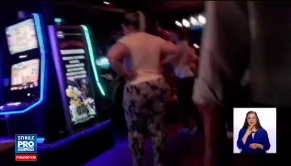 Un tanar a lesinat intr-o sala de jocuri, dupa ce ar fi fumat tigari cu canabis. Ce au descoperit politistii asupra lui