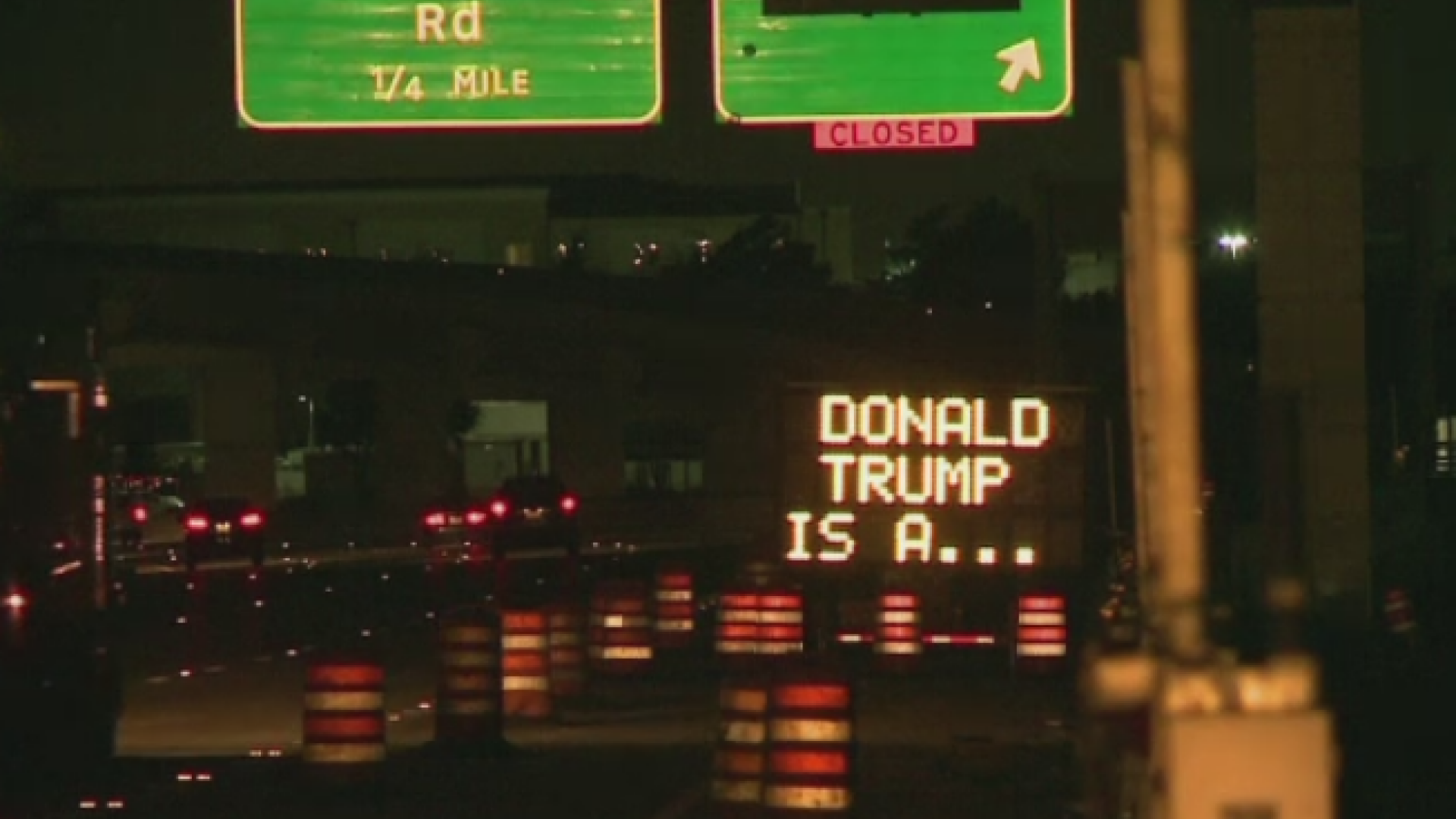 Panourile electronice de pe o autostrada, preluate de hackeri. Mesajele jignitoare aparute la adresa lui Trump
