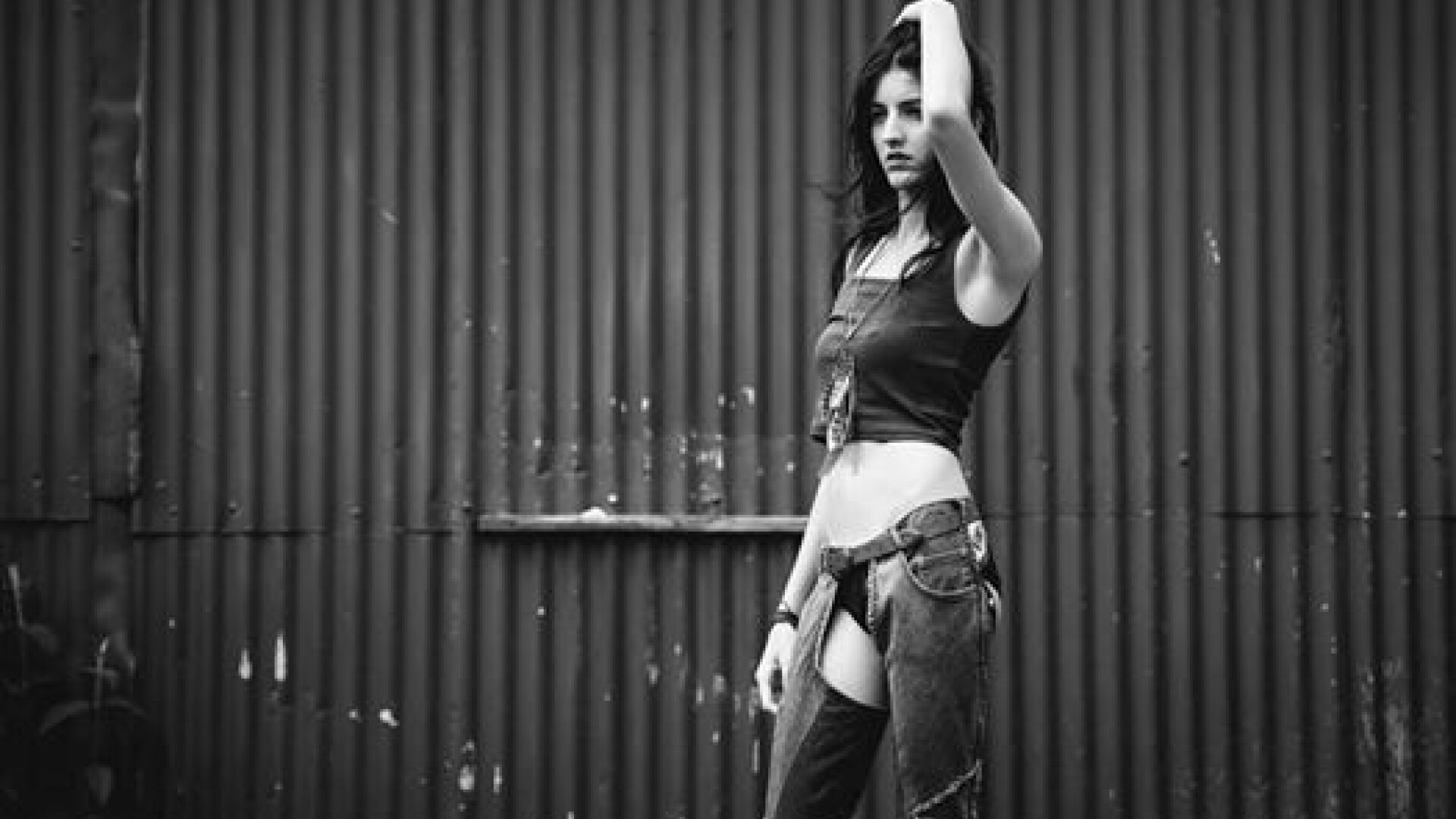 A incercat sa atace o tanara model, candidata la Miss Universe. Ce i-a facut ea, desi purta tocuri de 10 centimetri