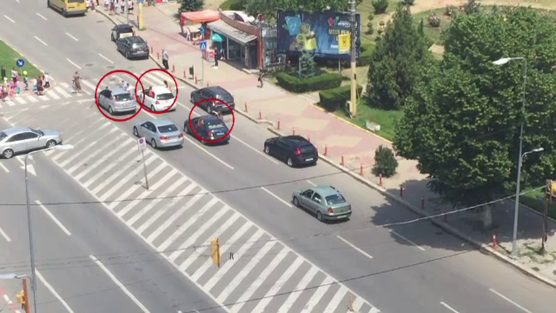 S-au bucurat atat de tare ca au terminat liceul incat au primit si amenda. Ce au facut cativa liceeni teribilisti