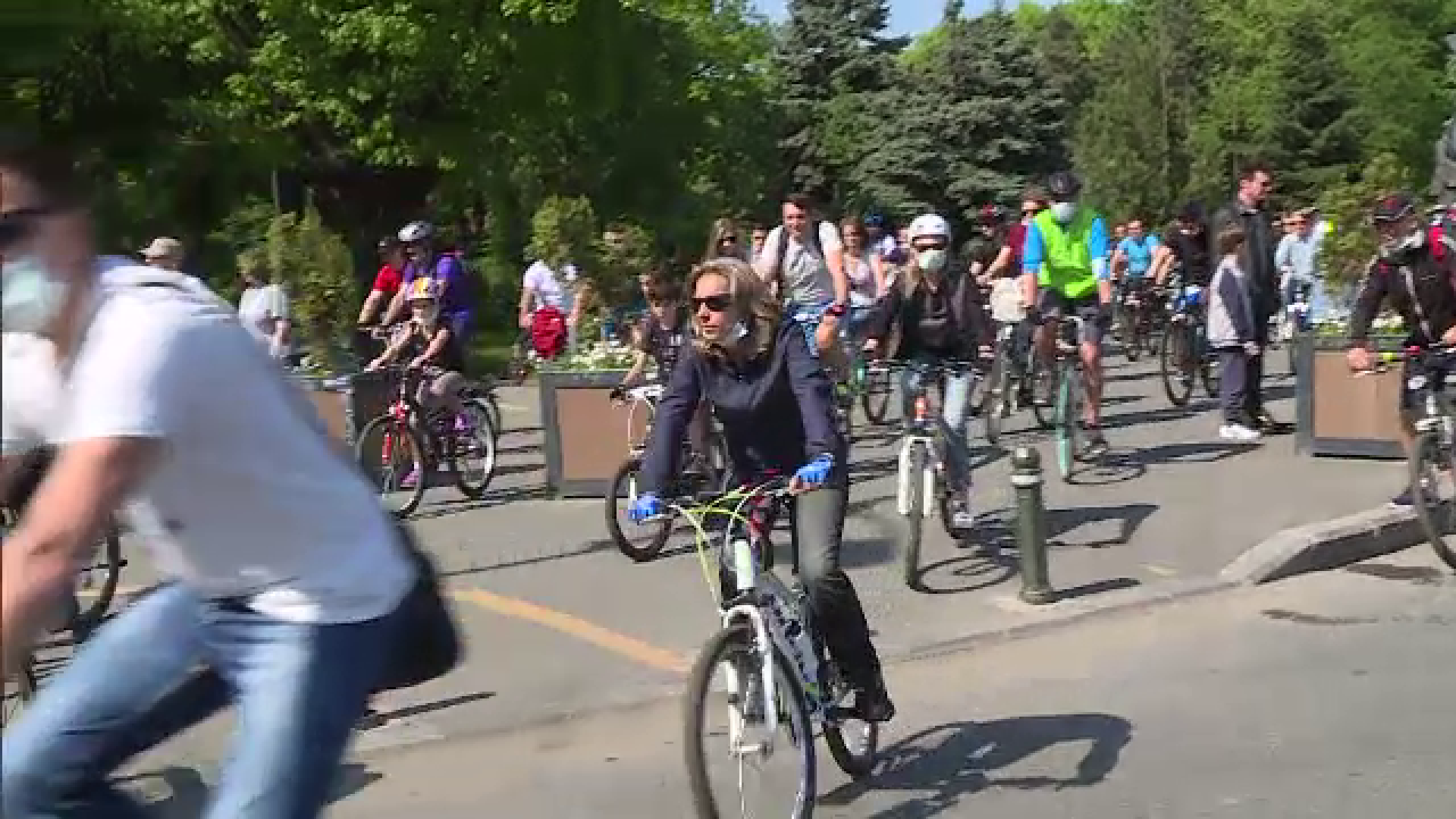 Un proiect de lege le-ar putea aduce un bonus romanilor care merg la serviciu cu bicicleta. La ce suma ar ajunge subventia