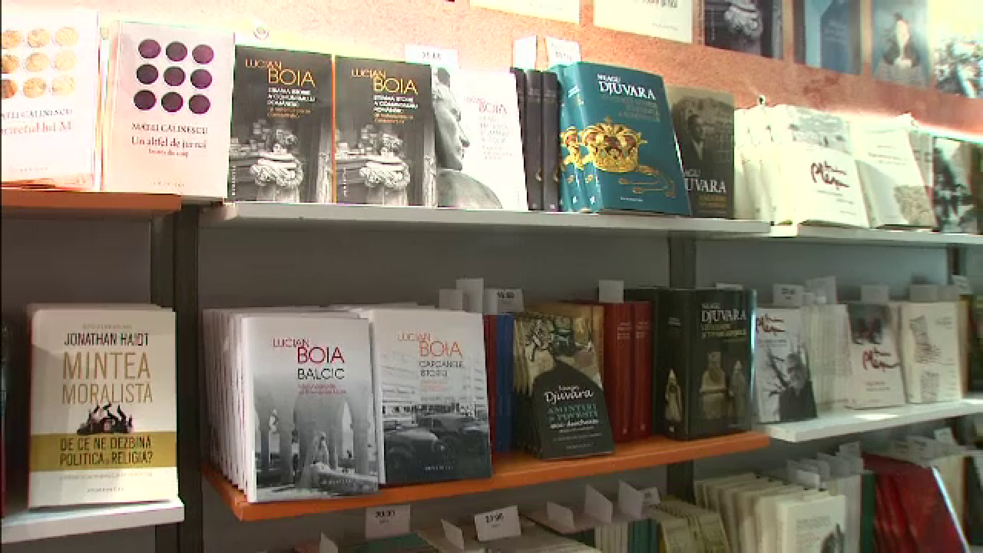 Bookfest 2016. Unul din 5 romani nu a citit niciodata o carte, iar pasionatii citesc doar noaptea. Ce romane se vand mai bine